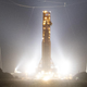 Imagen para el artículo titulado La NASA devuelve el cohete SLS al edificio de ensamblaje de vehículos por el huracán Ian